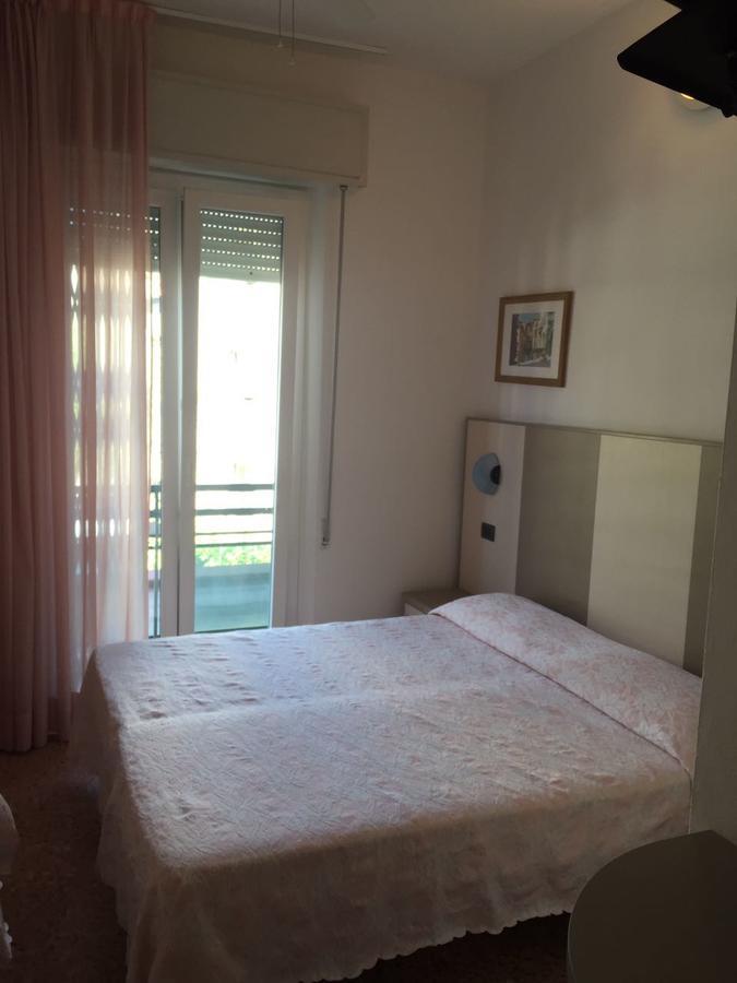 Hotel Barbiani Rimini Bagian luar foto