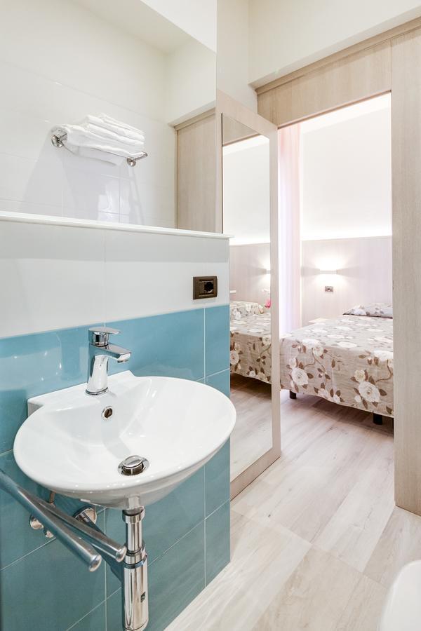 Hotel Barbiani Rimini Bagian luar foto