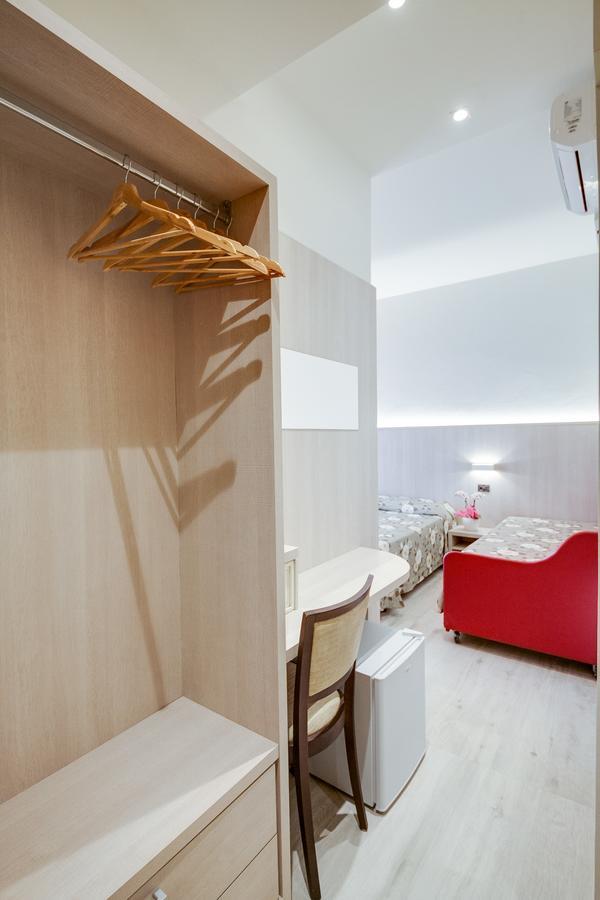 Hotel Barbiani Rimini Bagian luar foto