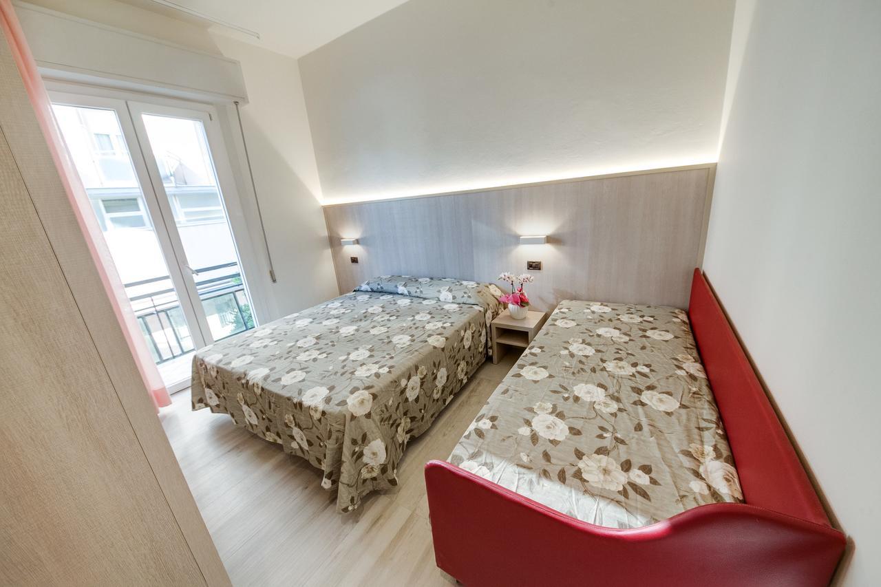 Hotel Barbiani Rimini Bagian luar foto