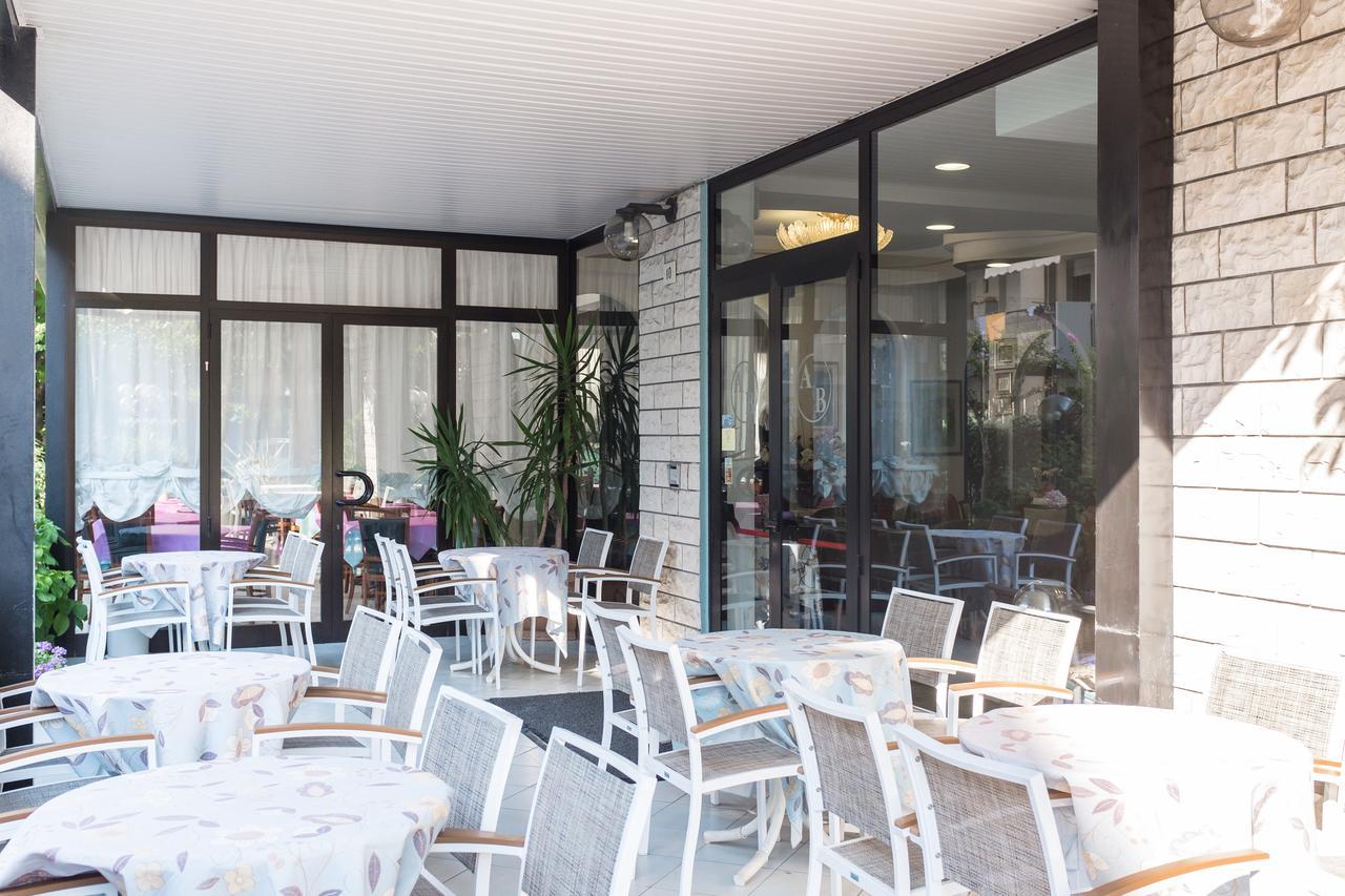 Hotel Barbiani Rimini Bagian luar foto